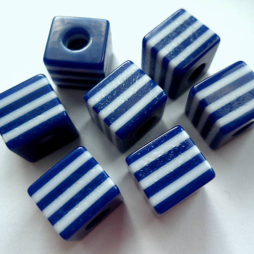Plastová kocka 10mm-10ks (tm.modrá)