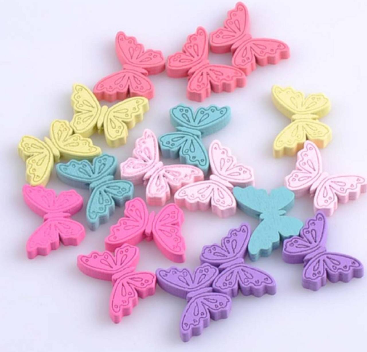 KD136 Korálka drevená MOTÝĽ 2,4 x 1,8 cm