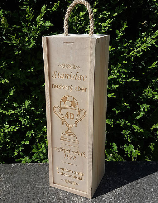 Futbalista drevený box na víno