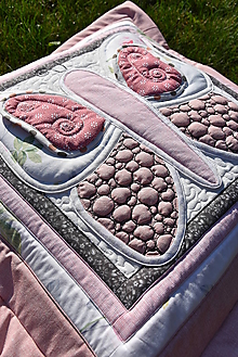 Úžitkový textil - Krajina divých kvetov - motýľ -rúžovo -šedé prevedenie - 9862869_