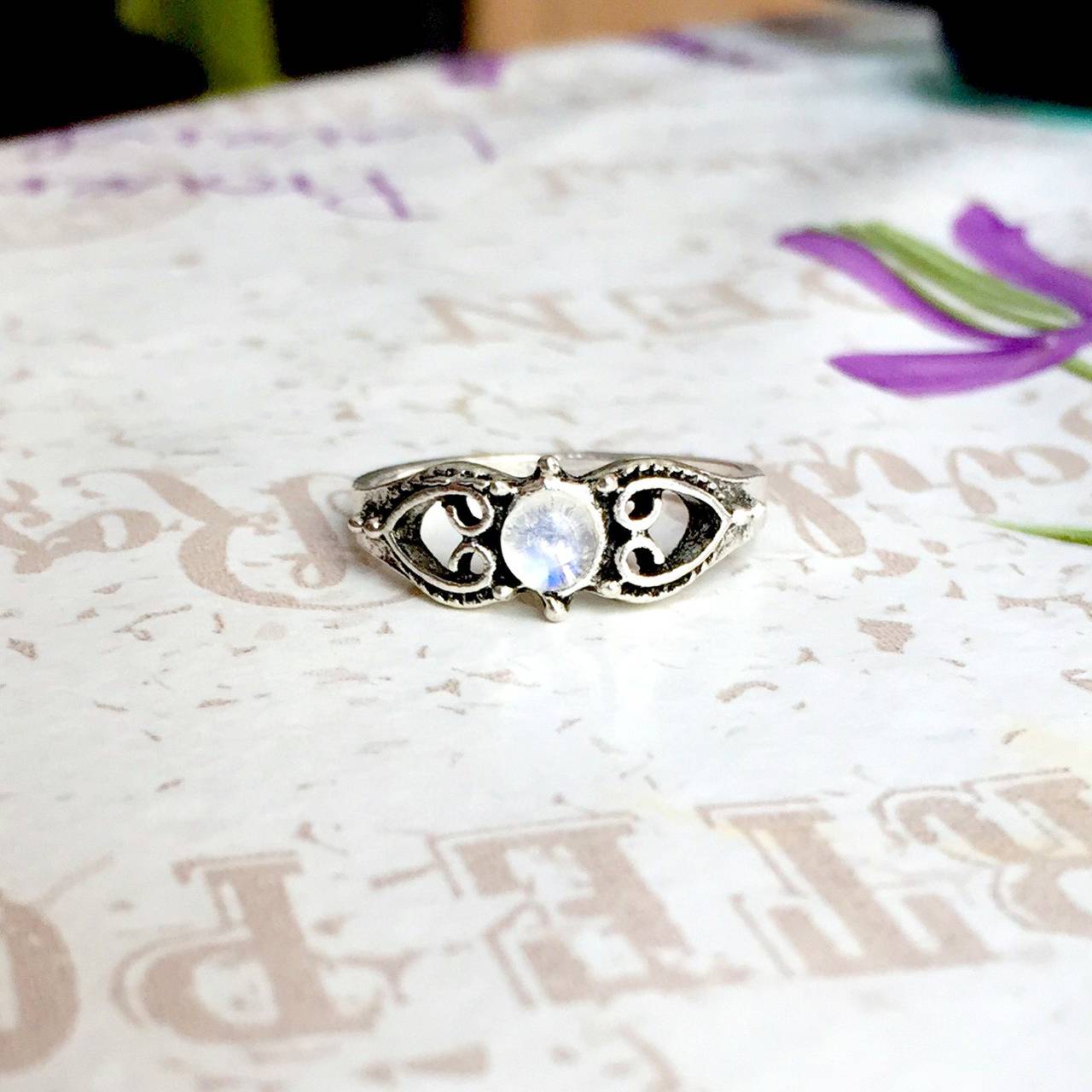 Delicate Moonstone Ring / Jemný vintage prsteň s mesačným kameňom /0062