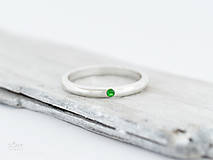 Prstene - 925/1000 Strieborný prsteň obrúčka, zásnubný s prírodným tsavoritom, zeleným granátom - 9866564_