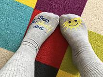 Ponožky, pančuchy, obuv - Motivačné maľované ponožky s nápisom "Dnes je skvelý deň" (SVETLOSIVÉ ("Dnes je skvelý deň/ Usmej sa!”)) - 9869036_