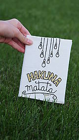 Papiernictvo - Zápisník A6 + ručne maľovaný ľanový obal- hakuna matata, všetko spraví čas - 9871820_
