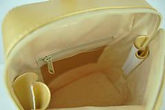 Batohy - Zlatý dámsky ruksak zo syntetickej kože - 9878585_