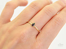 Prstene - 585/1000 zlatý prsteň s prírodným granátom - 9887573_