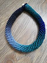 Háčkovaný náhrdelník - špirálový (Modrá)