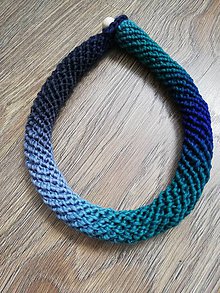 Náhrdelníky - Háčkovaný náhrdelník - špirálový (Modrá) - 9891139_