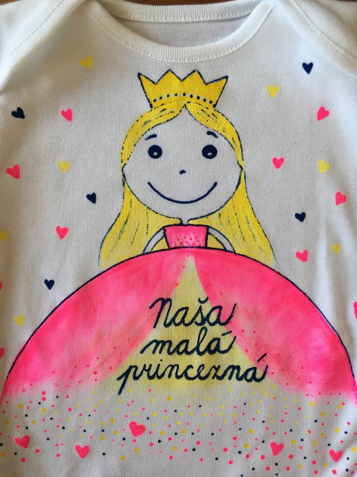 Maľované body s princeznou a nápisom “Naša malá princezná”