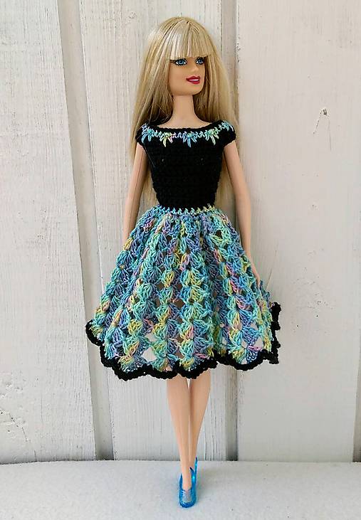  - Pestrofarebné háčkované šaty pre Barbie - 9907471_