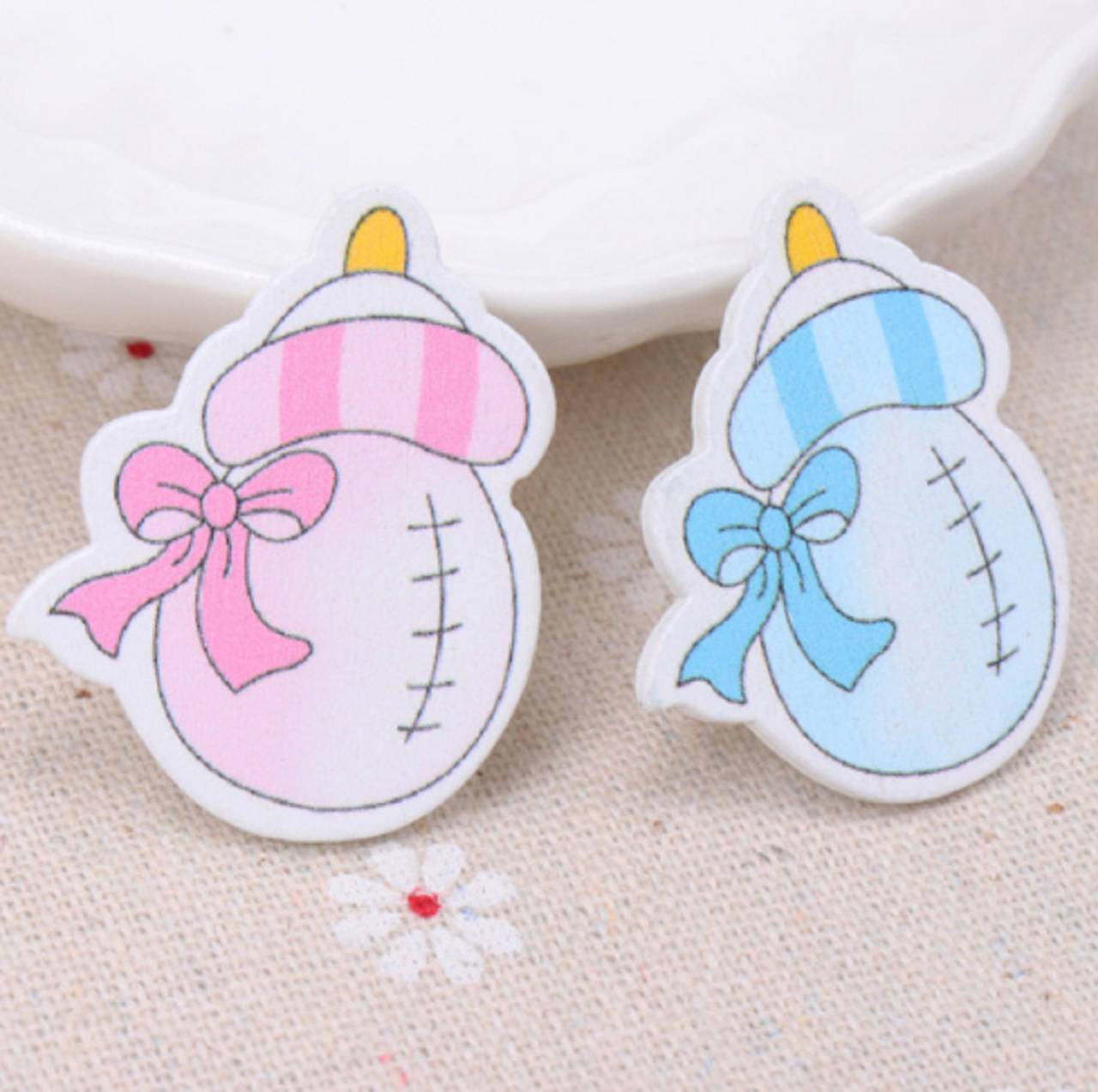 VY106 Výrez drevený dojčenská fľaška 3,5 x 2,8 cm