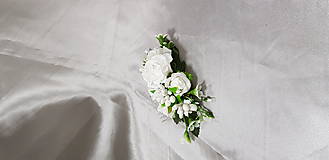 Ozdoby do vlasov - Biely svadobný kvetinový hrebienok do vlasov - 9914975_
