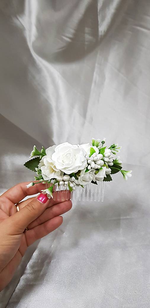 Biely svadobný kvetinový hrebienok do vlasov
