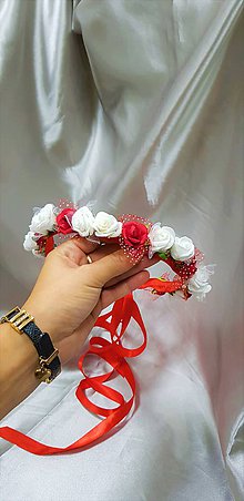 Ozdoby do vlasov - Červeno-biely kvetinový venček so saténovými stuhami na zaväzovanie - 9914935_