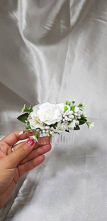 Ozdoby do vlasov - Biely svadobný kvetinový hrebienok do vlasov - 9914968_