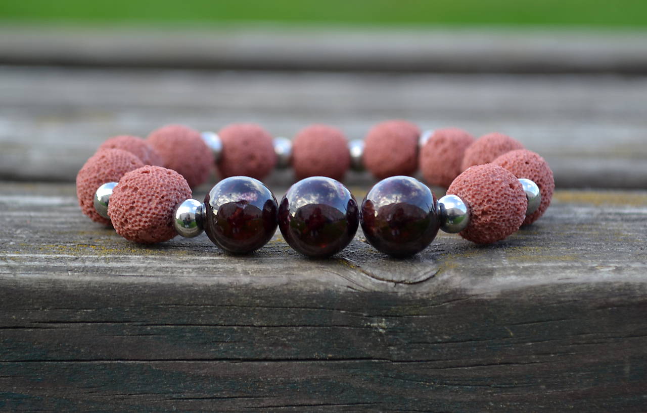 Granát a láva náramok