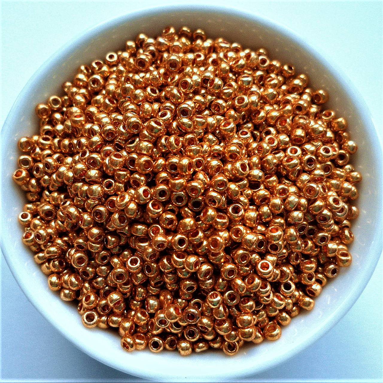 Rokajl 11/0 PRECIOSA 2mm-10g (tm.zlatá)