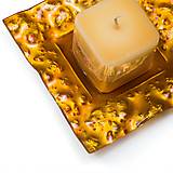 Sklenený svietnik so sviečkou jantárový zvlnený- dekor zlaté hviezdičky