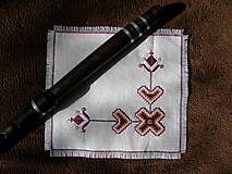 Úžitkový textil - Vyšívaný obrúsok alla Čičmany - 9947132_