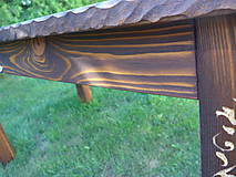 Nábytok - Drevený rustikálny stôl, kartáčovaný, s rezbou - 9950314_
