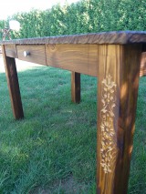 Nábytok - Drevený rustikálny stôl, kartáčovaný, s rezbou - 9950365_