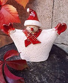 Sochy - Vianočný snehuliak s červenou čiapkou - 9982615_