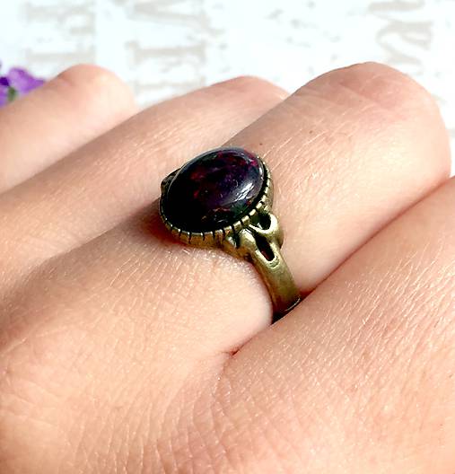 Vintage Bronze Black Opal Ring / Jemný bronzový prsteň s prírodným čiernym opálom /1028