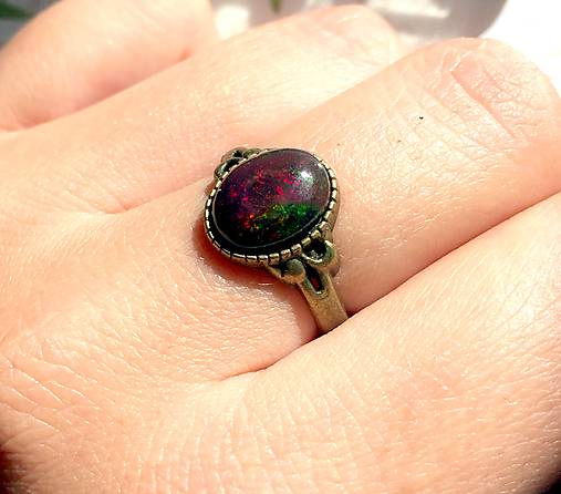 Vintage Bronze Black Opal Ring / Jemný bronzový prsteň s prírodným čiernym opálom /1028