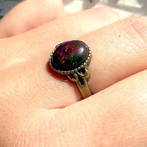 Vintage Bronze Black Opal Ring / Jemný bronzový prsteň s prírodným čiernym opálom /1028
