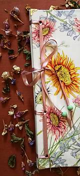 Papiernictvo - Fotoalbum klasický, polyetylénový obal s potlačou kvetinového venčeka a voliteľným textom - 9989790_