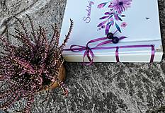 Papiernictvo - Fotoalbum klasický, polyetylénový obal s potlačou kvetinového venčeka a voliteľným textom - 9989803_
