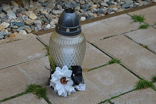 Svietidlá - Smútočný kahanec v bielo-čiernych farbách s krajkou 25 cm - 10008268_