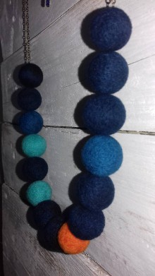 Náhrdelníky - Plstený náhrdelník - modro-modrý - 10013901_