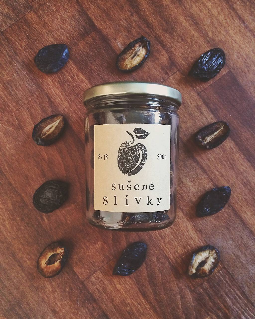 Sušené slivky v skle