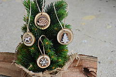 Dekorácie - Drevené ozdoby na stromček- ježko, strom,koník, vločka - sada 4ks - 10037426_