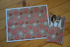 Úžitkový textil - Vianočné jutové prestieranie s bielymi a čevenými vločkami s bielym lemom - 10039347_