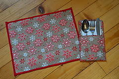 Úžitkový textil - Vianočné jutové prestieranie s bielymi a červenými vločkami s červeným lemom - 10039361_