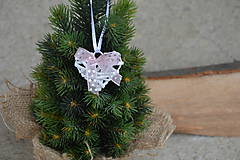 Vianočná ozdoba na stromček - biele srdce s ružovo-sivou mašličkou