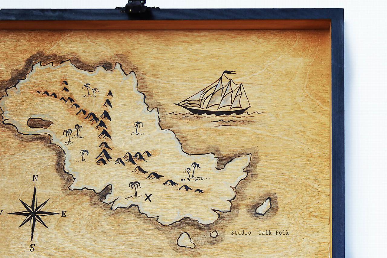 Maľovaná truhlica s plachetnicou a mapou 