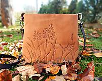 Kabelky - MILA "Grass" kožená kabelka s vypaľovaným obrázkom - 10073823_