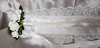 Ozdoby do vlasov - Biely romantický svadobný hrebeň do vlasov s bielymi ružami, perličkami, stuhami a čipkou - 10083310_