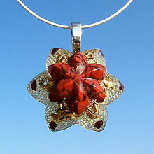Náhrdelníky - *Zlatý květ lotosu* z červeného Jaspisu - 10092585_