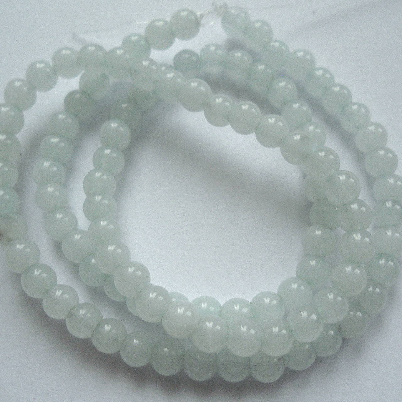 Jadeit 4mm-priehľ-1ks (ľadová)