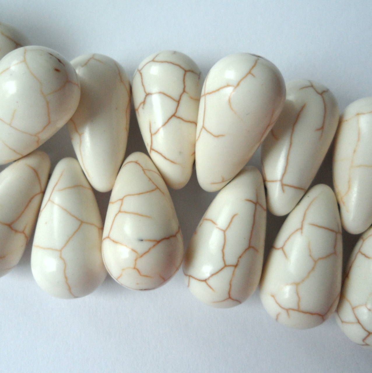 Syntetický kameň tyrkenit 12x22mm-1ks (biela)