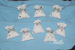Dekorácie - Vianočné ozdoby bielo strieborné batôžky - 10090732_