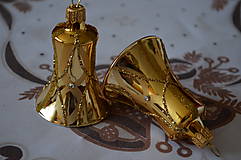 Dekorácie - Zlaté lesklé zvončeky s kamienkami - 10102271_