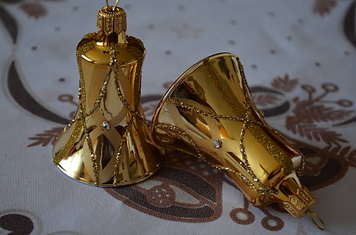 Zlaté lesklé zvončeky s kamienkami