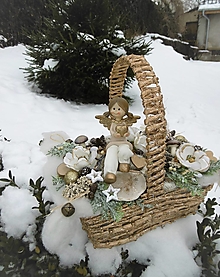 Dekorácie - vianočná dekorácia v košíku s anjelikom - 10114177_