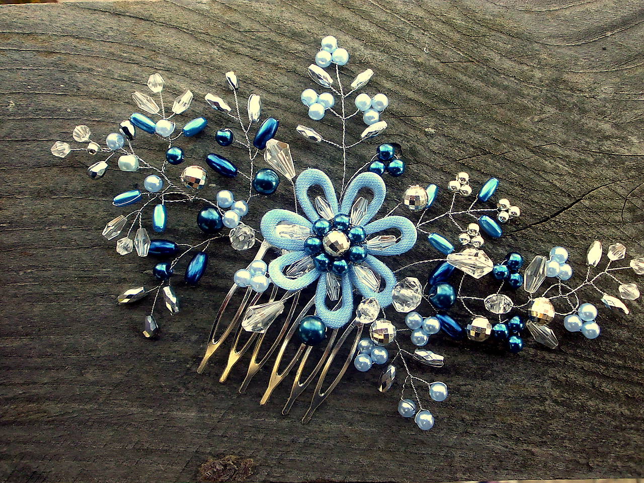 hrebienok -  bledomodrý kvet