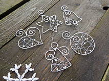 Dekorácie - strieborné Vianoce z drôtu s bielymi perličkami... sada (5 kusov - základná sada) - 10134306_